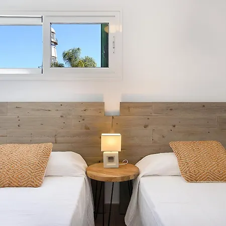 Apartamento Blue Volcano Apartment, Free Access To The Fariones Sports Center Puerto del Carmen (Lanzarote)